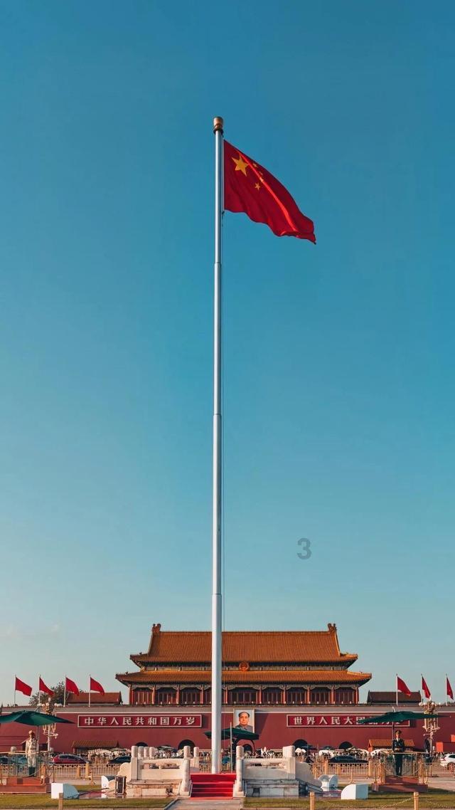 白色吊带套装,视觉感官的盛宴