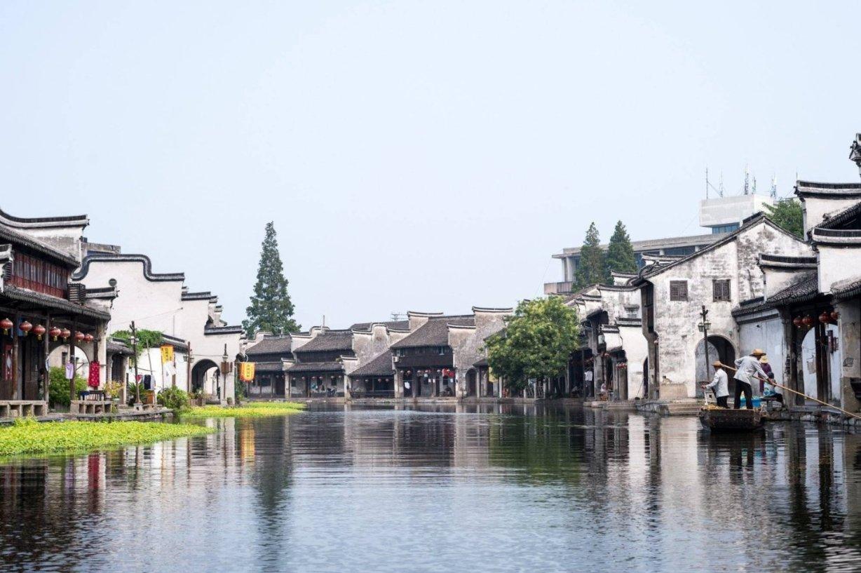 河南37岁女子当奶奶,被嘲两代人没文化,霸气回怼:不感觉比人差
